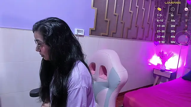 lia morel online show from December 19, 1:24 pm