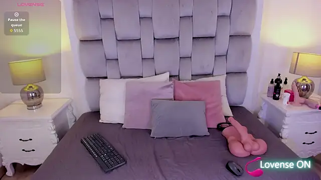 amber  ferrera online show from April 15, 7:40 pm