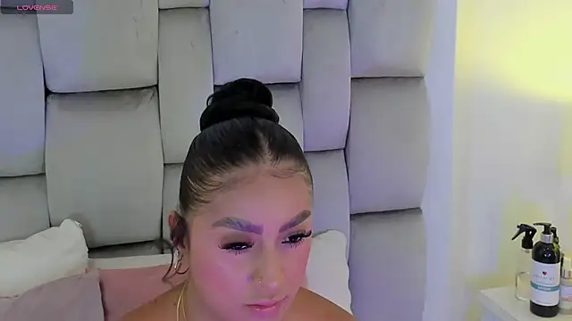 amber  ferrera online show from April 14, 7:41 pm