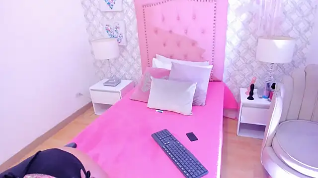 amber  ferrera online show from January 9, 7:54 pm