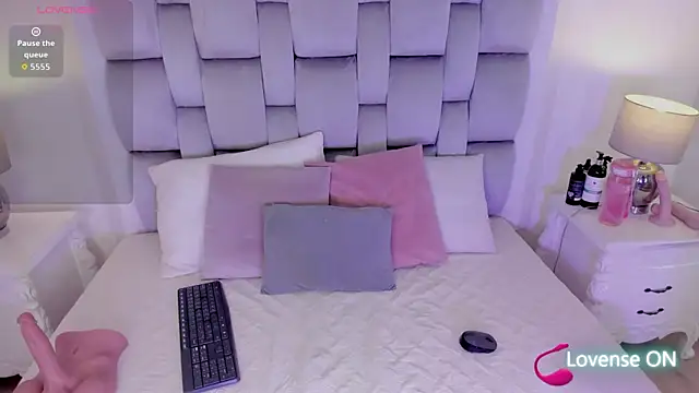 amber  ferrera online show from April 7, 7:48 pm