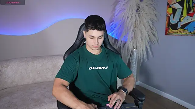 Snapshot of Noah_Clarkk chatting on July 7, 5:38 pm Noah Clarkk online show from July 7, 5:38 pm