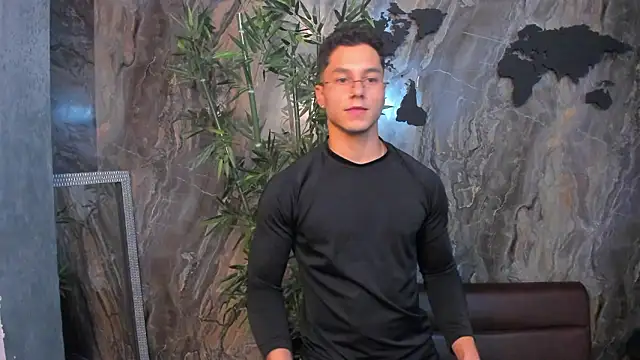 Noah Clarkk online show from February 20, 11:17 pm