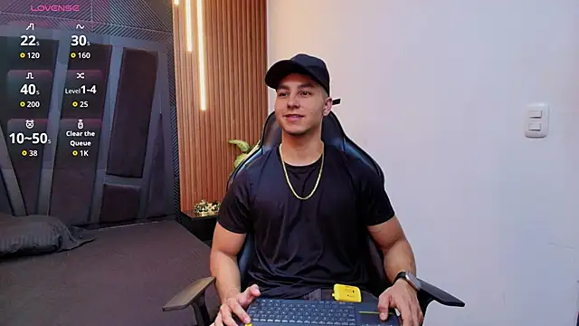 Noah Clarkk online show from April 19, 1:34 pm