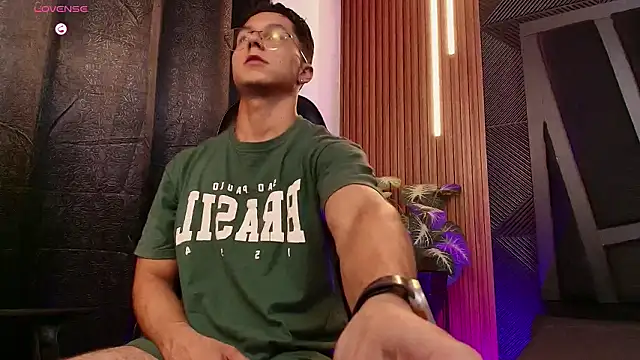 Noah Clarkk online show from February 14, 11:27 pm