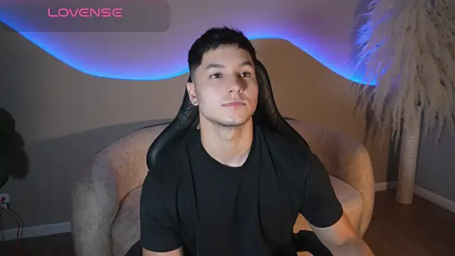 Snapshot of Noah_Clarkk chatting on July 13, 5:45 pm Noah Clarkk online show from July 13, 5:45 pm