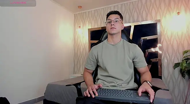 Noah Clarkk online show from March 1, 3:56 pm