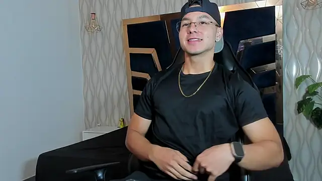 Noah Clarkk online show from April 20, 5:25 pm