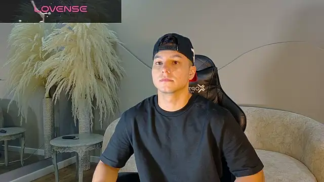 Snapshot of Noah_Clarkk chatting on July 1, 5:35 pm Noah Clarkk online show from July 1, 5:35 pm