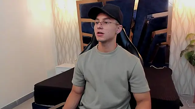 Noah Clarkk online show from April 2, 4:13 pm