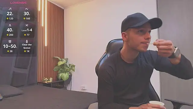 Noah Clarkk online show from April 25, 5:21 pm