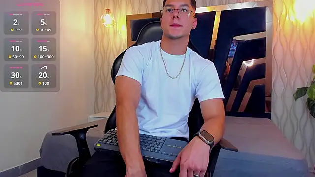 Noah Clarkk online show from March 7, 6:02 pm