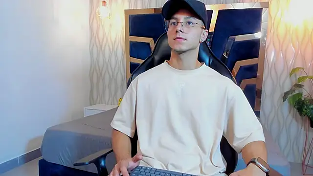 Noah Clarkk online show from March 25, 5:23 pm