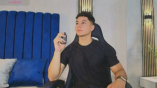 Noah Clarkk online show from May 27, 5:42 pm