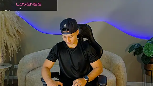 Snapshot of Noah_Clarkk chatting on July 2, 5:41 pm Noah Clarkk online show from July 2, 5:41 pm