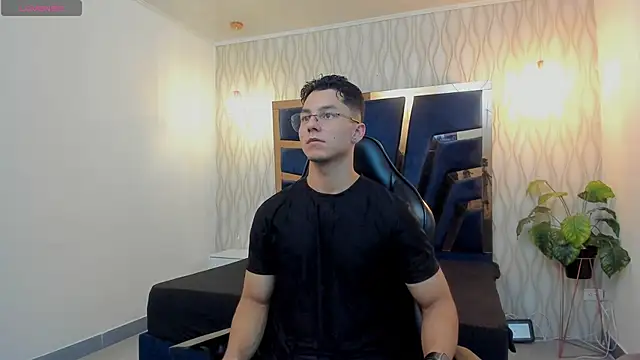 Noah Clarkk online show from April 7, 5:04 pm