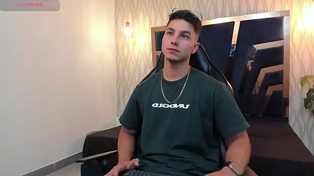 Noah Clarkk online show from April 18, 3:03 pm