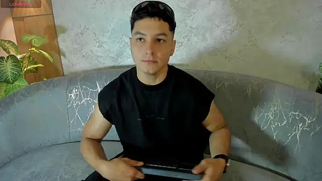 Snapshot of Noah_Clarkk chatting on June 27, 4:02 pm Noah Clarkk online show from June 27, 4:02 pm