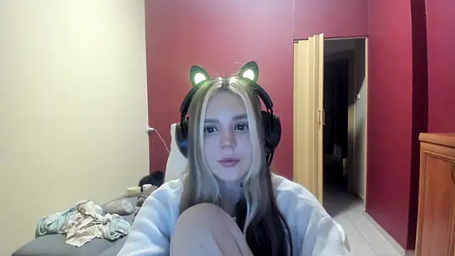 LunaAngell online show from December 21, 12:35 am