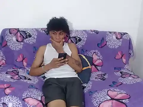 Snapshot of lantin_sex_3 chatting on April 24, 10:12 pm lantin sex 3 online show from April 24, 10:12 pm