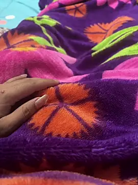 Snapshot of hotyindiaan chatting on December 18, 1:55 am hotyindiaan online show from December 18, 1:55 am