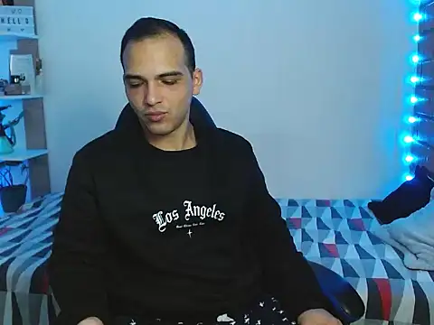 Snapshot of MaaX2330 chatting on December 18, 2:43 pm MaaX2330 online show from December 18, 2:43 pm