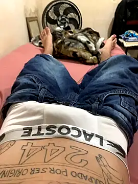 Snapshot of heitorpaugrande chatting on December 23, 6:02 am heitorpaugrande online show from December 23, 6:02 am