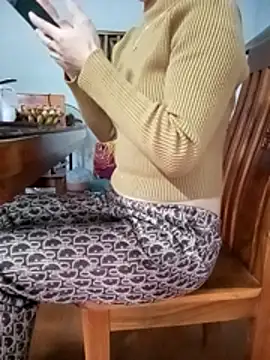 Snapshot of Sweet-Berryy chatting on February 9, 1:14 am Sweet-Berryy online show from February 9, 1:14 am