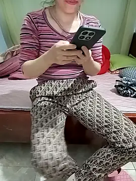 Snapshot of Sweet-Berryy chatting on February 7, 1:35 am Sweet-Berryy online show from February 7, 1:35 am