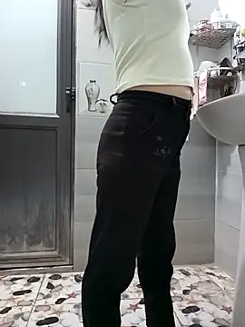 Snapshot of Sweet-Berryy chatting on February 15, 12:37 pm Sweet-Berryy online show from February 15, 12:37 pm