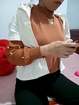 Snapshot of Sweet-Berryy chatting on February 14, 11:05 pm Sweet-Berryy online show from February 14, 11:05 pm