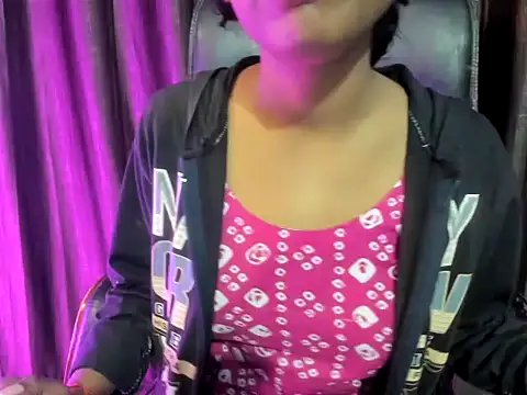 Snapshot of Priya_Sengar chatting on December 18, 7:24 am Priya Sengar online show from December 18, 7:24 am