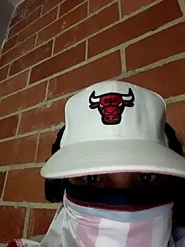 Snapshot of valentino2026 chatting on December 18, 8:19 am valentino2026 online show from December 18, 8:19 am