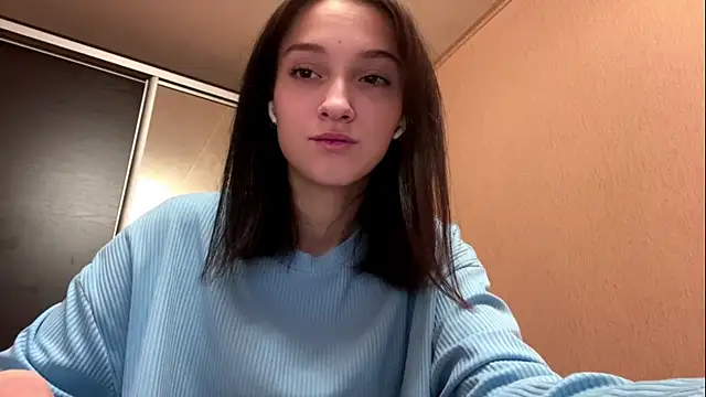 TinyLisa online show from December 21, 6:48 am