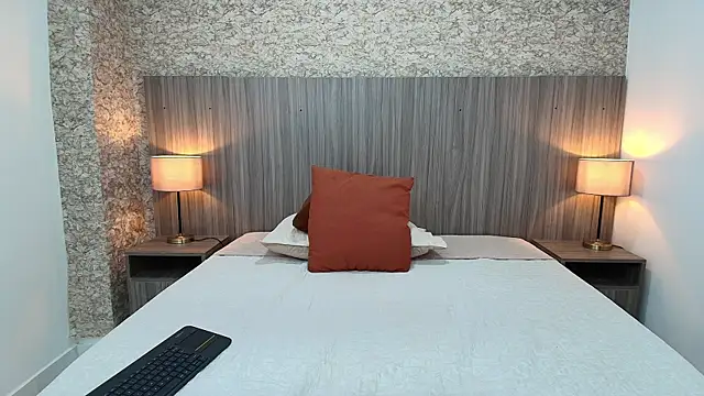 zoe bermudez online show from December 23, 11:09 am