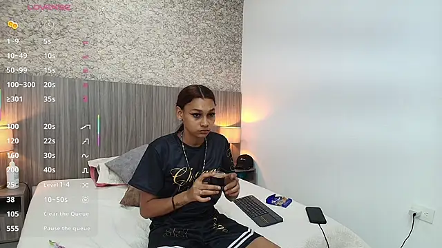 zoe bermudez online show from February 11, 3:28 am