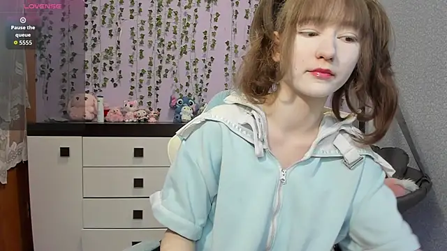 Yoonhee ki online show from May 12, 1:50 pm