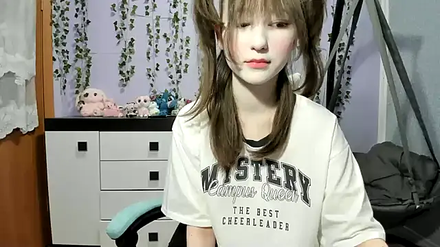 Yoonhee ki online show from March 6, 9:43 pm