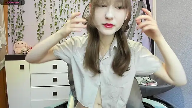 Yoonhee ki online show from May 3, 3:04 pm