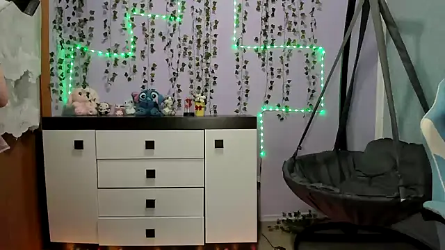 Yoonhee ki online show from February 9, 3:43 pm