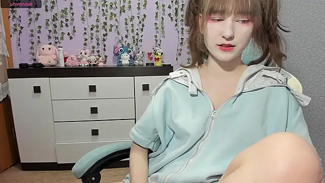 Yoonhee ki online show from May 10, 8:33 pm