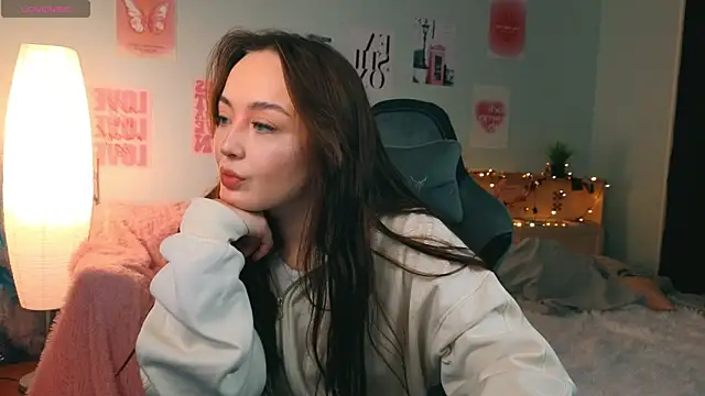 Snapshot of fallin_lovee chatting on January 11, 3:46 am fallin lovee online show from January 11, 3:46 am