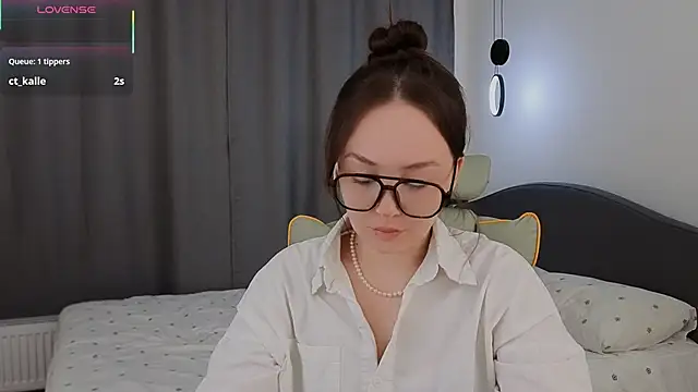 fallin lovee online show from March 7, 1:38 pm