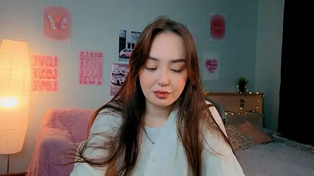 Snapshot of fallin_lovee chatting on February 3, 7:41 pm fallin lovee online show from February 3, 7:41 pm