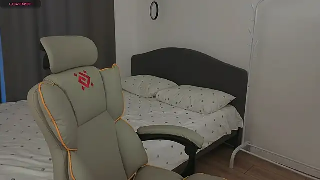 fallin lovee online show from March 30, 1:45 pm