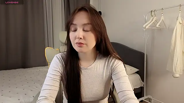 Snapshot of fallin_lovee chatting on February 23, 7:47 pm fallin lovee online show from February 23, 7:47 pm