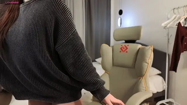 Snapshot of fallin_lovee chatting on February 15, 8:30 pm fallin lovee online show from February 15, 8:30 pm