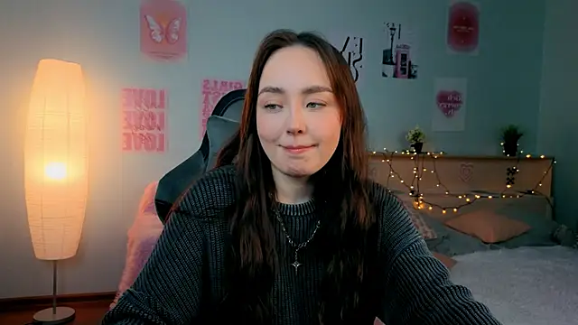 Snapshot of fallin_lovee chatting on February 2, 7:35 pm fallin lovee online show from February 2, 7:35 pm