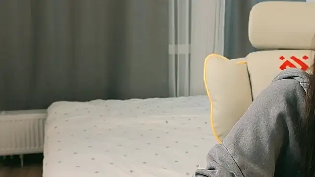 Snapshot of fallin_lovee chatting on February 24, 9:59 pm fallin lovee online show from February 24, 9:59 pm