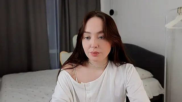 Snapshot of fallin_lovee chatting on March 3, 2:24 pm fallin lovee online show from March 3, 2:24 pm